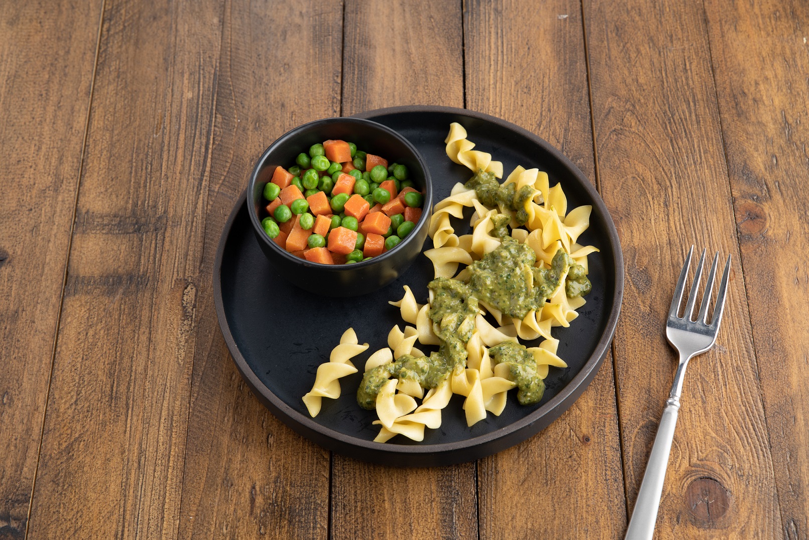 Gluten Free Rotini, Pesto Sauce and Seasoned Peas